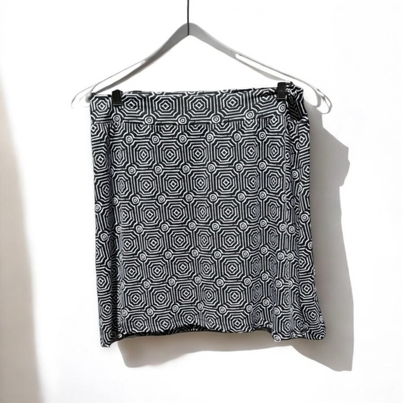 🌻NEW w/tags Buckhead Betties Straight Black & White Geometric Skirt Size Large - Picture 3 of 7